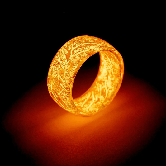 Lysande ring tillverkad av fluorescerande harts