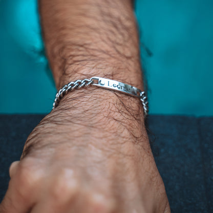 Partnerarmband med gravyr